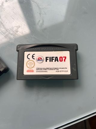 Juegos Game Boy Advance: FIFA 07 y Monstruos S.A.