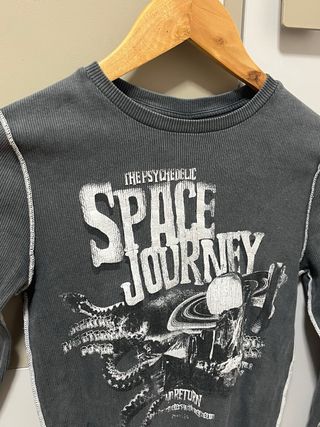 Top manga larga gris estampado