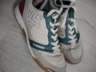 Zapatillas de fútbol sala blancas y turques unisex
