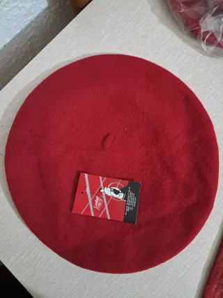 Boina roja de lana