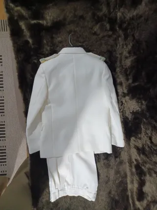 Traje de comunión niño blanco y verde.
