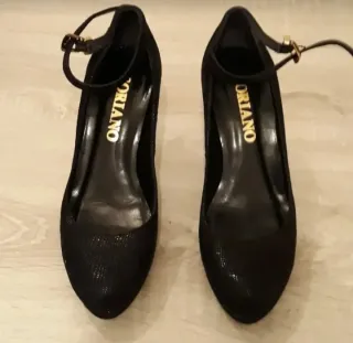 Zapatos de tacón con pulsera en tobillo