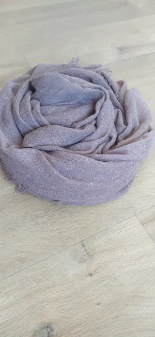 Bufanda beige y marrón con flecos