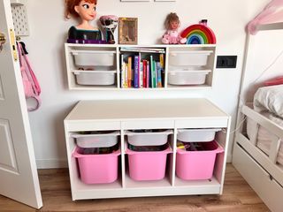 Mobile organizzatore per bambini bianco e rosa