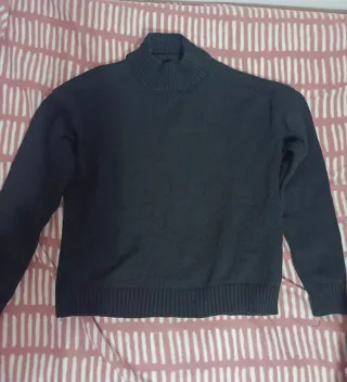 Jersey negro cuello tortuga