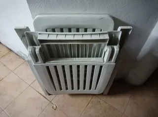 Tumbona blanca para piscina o terraza