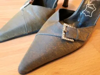 Zapatos de vestir y bolso de mano a juego