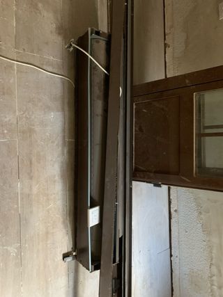 Ventana aluminio con persianas motorizadas