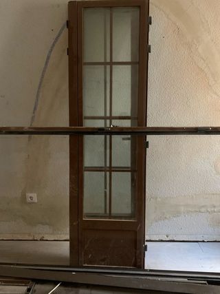 Ventana aluminio con persianas motorizadas