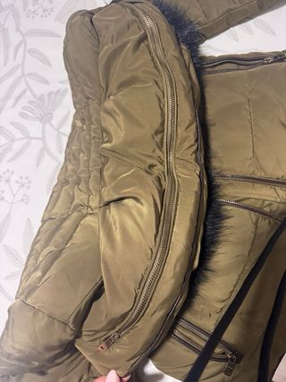 Plumas Zara verde militar con capucha