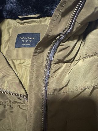 Plumas Zara verde militar con capucha