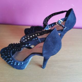 Zapatos de tacón Justfab negros con tachuelas