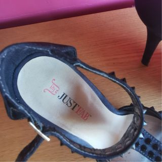 Zapatos de tacón Justfab negros con tachuelas