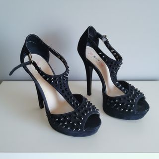 Zapatos de tacón Justfab negros con tachuelas