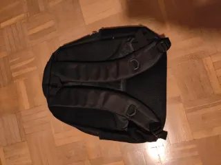 Due grandi zaini neri in vendita