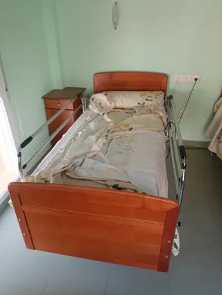 Cama articulada de madera