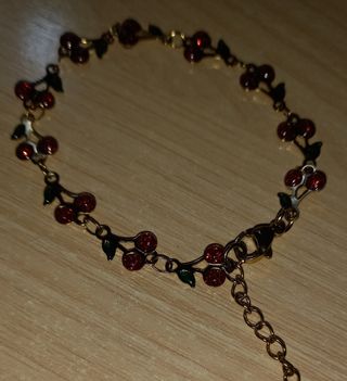 Pulsera fantasía cerezas doradas y rojas