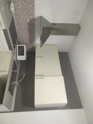 Cocina completa beige y plata