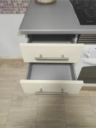 Cocina completa beige y plata