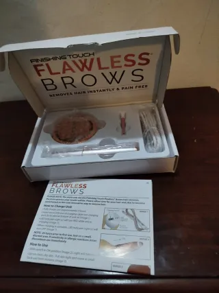 Epilatore elettrico per sopracciglia