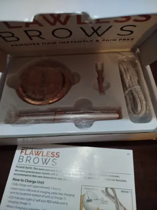 Epilatore elettrico per sopracciglia