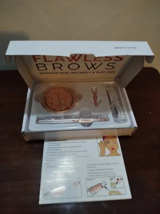 Epilatore elettrico per sopracciglia