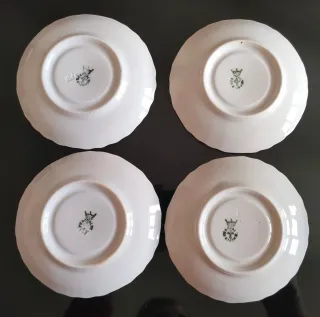 Set di 4 tazze e piatti in porcellana
