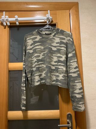 Jersey Bershka Camuflaje Gris y Verde