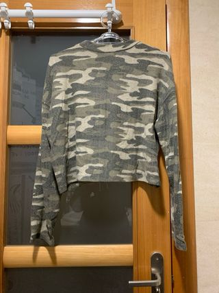 Jersey Bershka Camuflaje Gris y Verde