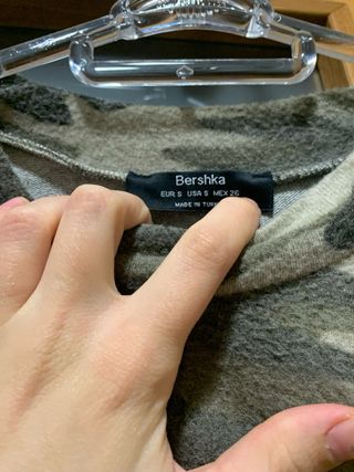 Jersey Bershka Camuflaje Gris y Verde