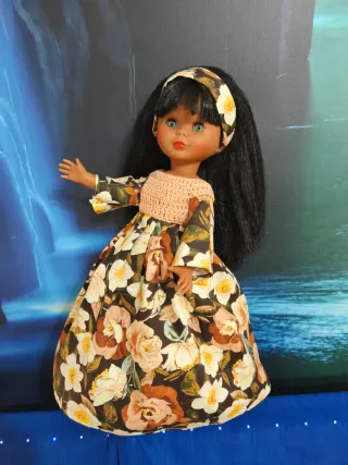 Muñeca Nancy con vestido floral