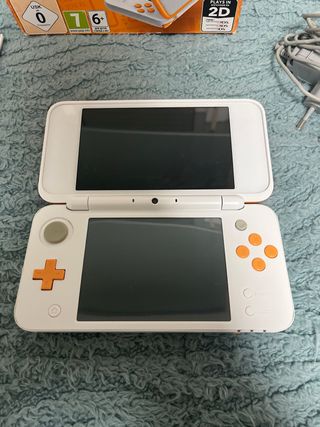 Nintendo 2DS XL Naranja y Blanco