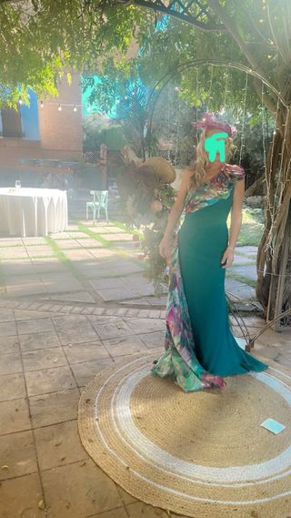 Vestido de fiesta y tocado