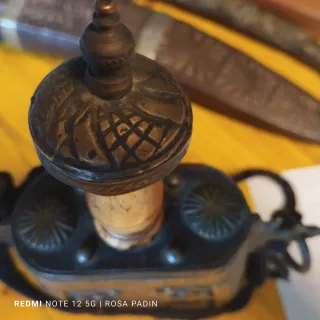 Recipiente para pólvora antiguo