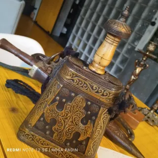 Recipiente para pólvora antiguo