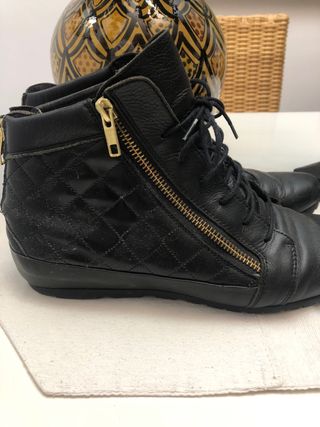 Botines piel cordones cremallera negro T38