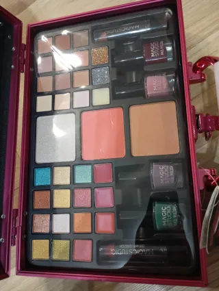 Estuche de Maquillaje Magic Studio Multicolor