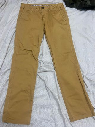 Pantalón chino beige