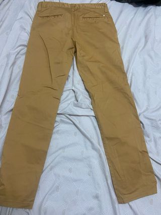 Pantalón chino beige