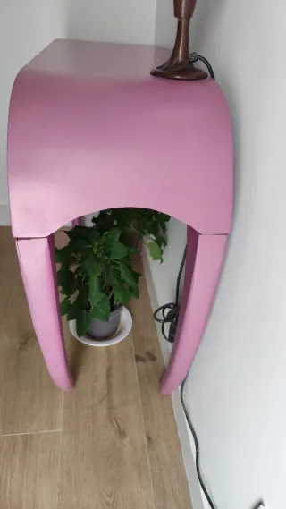 Mesa entradita estilo pop art