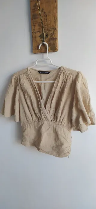 Blusa Zara cruzada manga corta beige T.XS