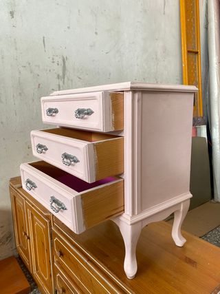 MESITA DE NOCHE RESTAURADA DE MADERA