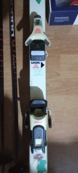 Esquís Dynastar 1650 Carbono 75 bastones y gafas