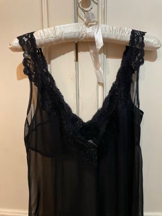 Lenceria negra larga con encaje