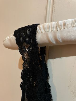 Lenceria negra larga con encaje