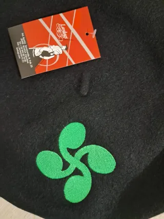 Boina  Negra con Cruz Vasca