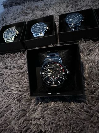 Elegante Reloj Día/Noche Azul y Plateado