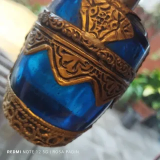 Botellas antiguas metal y cristal