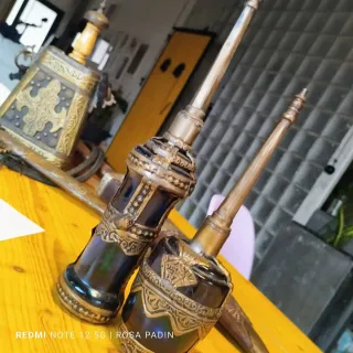 Botellas antiguas metal y cristal