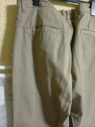 Pantalón chino chico beige